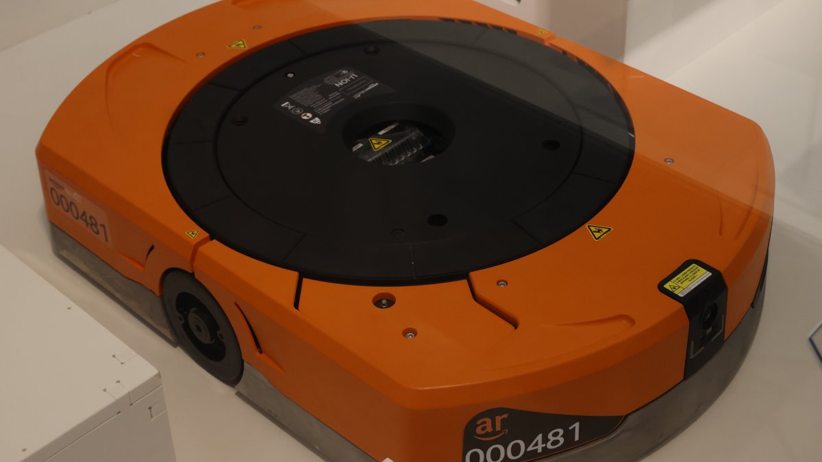 Amazon Now Runs More Than a Million Warehouse Robots — and Plans to More Than Double Its Robotic-Arm Fleet This Year
