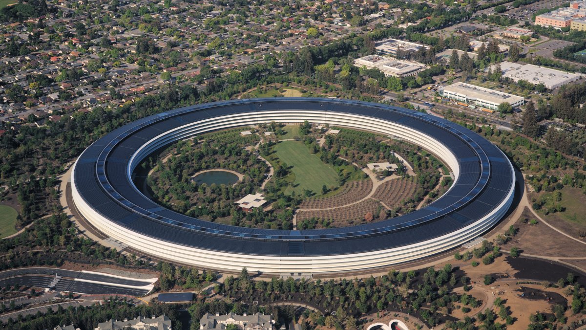 Apple's iOS 27.2 Gives Siri AI a Memory of Past Conversations and Five New Languages