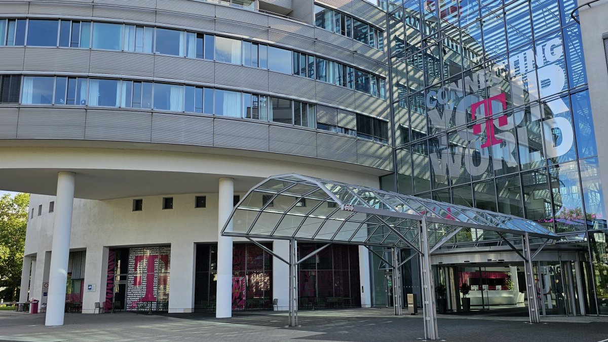 Deutsche Telekom Puts a Number on Enterprise AI: EUR 2.5 Billion in Savings by 2030 and EUR 800 Million in Annual AI Revenue