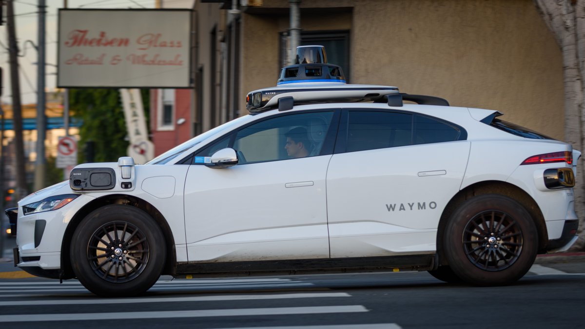 Google Is Running the Android Playbook on Robots: Ship the Model, Not the Humanoid
