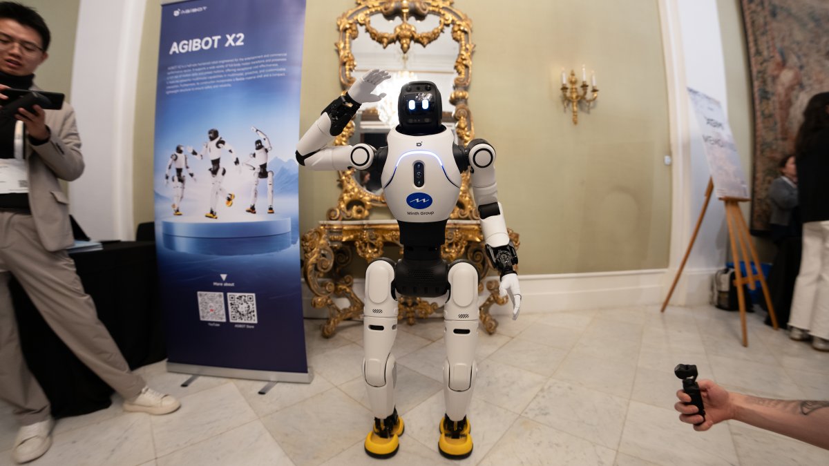 Huixi Raised 1.7 Billion Yuan for Robot Chips. Its Best Argument Is 17,625 Consecutive Tasks at 99.99 Percent