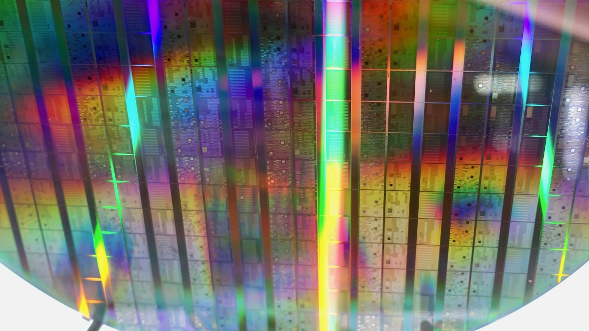 Intel Buys Quantum Software Startup Classiq to Become a Full-Stack Quantum Computing Company