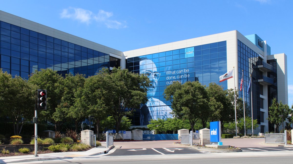 Intel Says Its 2028 Razor Lake-AX Chip Will Hit 700 TOPS of AI Compute — 3.88 Times Today's Panther Lake