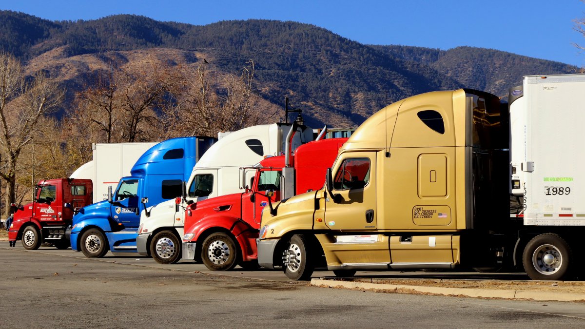 Autonomous Trucks Are Now Hauling Freight to America's Busiest Land Border. A Human Is Still in the Cab.