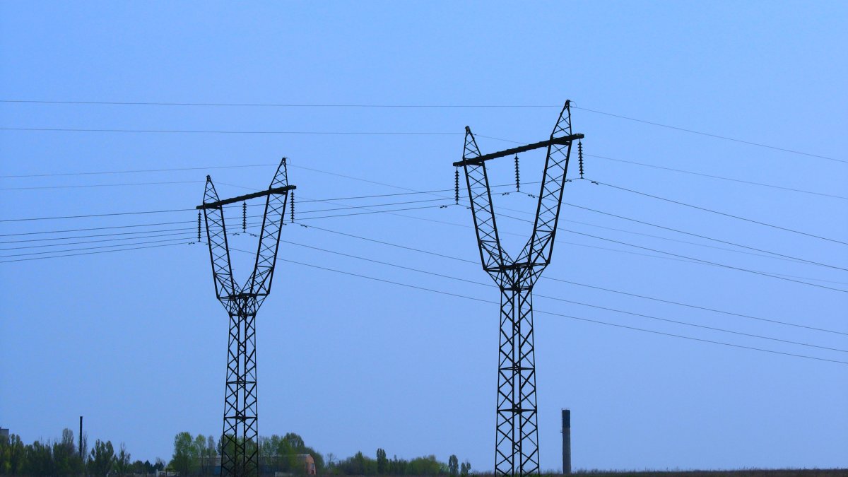 Oracle 1.3-Gigawatt Wisconsin Data Center Hits a Regulatory Wall: Transmission Review Reset to Zero, Full Power May Slip to 2029