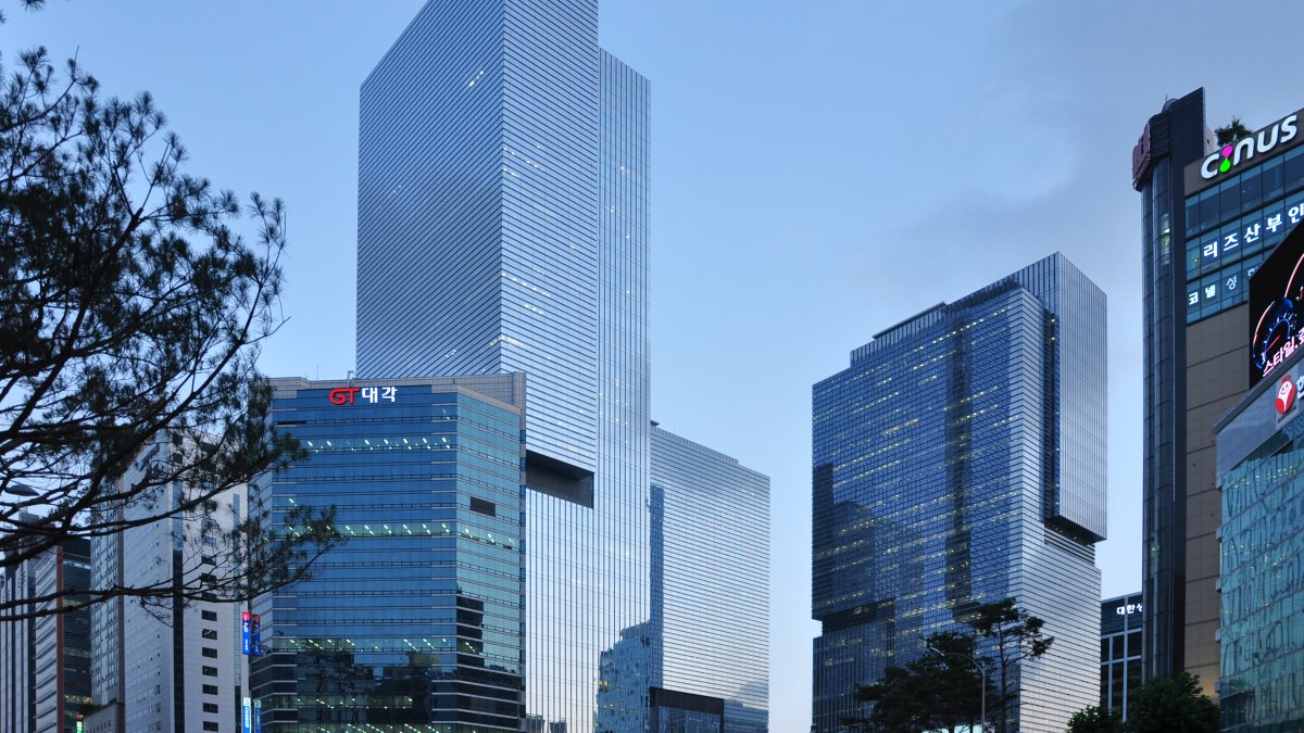 Samsung Puts $1 Billion Into Helix, the KKR-Backed AI Infrastructure Platform Whose Secured Capital Now Tops $11 Billion