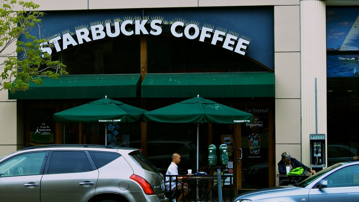 Starbucks Wants Its Drive-Thru to Recognize You: AI Menus, 2027 Order Models and 7.2% Comps