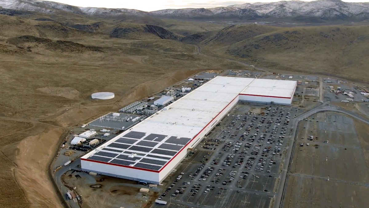 Tesla Cuts AI5 Memory in Half for Optimus Volume — Then Walks It Back to 96GB Within a Day