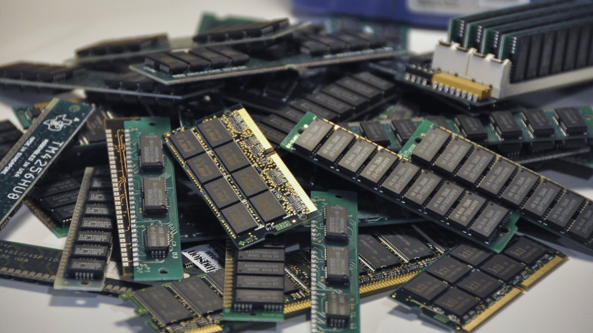 AI Is Eating the Memory Supply Again: DRAM and NAND Contract Prices Set to Climb Up to 20% in Q4