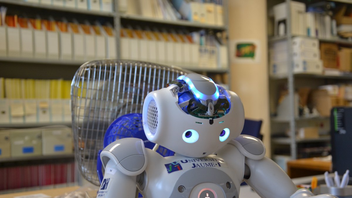 UCLA's PhoneBot Is a $400 Humanoid That Runs on an Old Android Phone's Camera, Sensors and Chip