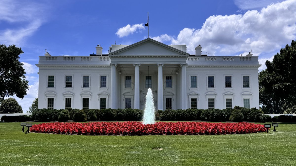 Trump and Six AI Chiefs Sign a One-Page White House Accord on 'Super Intelligence' Safety — Voluntary, With Four Layers of Audits