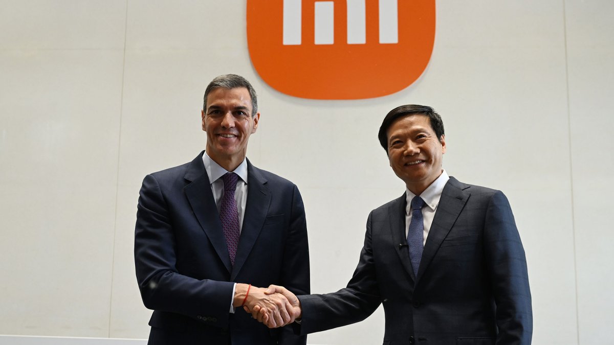 Xiaomi Open-Sources MiMo-V2.6, a 1.02-Trillion-Parameter Model That Tops the Open-Weights Leaderboard